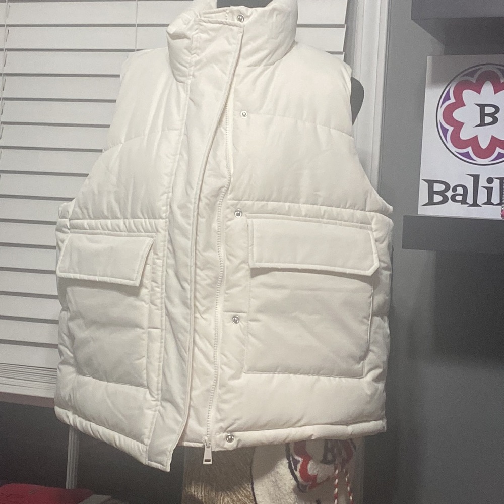 Forever 21 plus size Quilted Vest color cream. Size OX. Brand new!!!